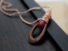 Load image into Gallery viewer, Bleeding Love Necklace