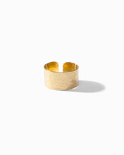 Load image into Gallery viewer, Harper Hammered Cigar Band Ring
