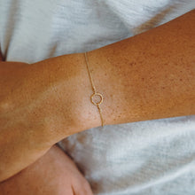 Load image into Gallery viewer, Simple Circle Bracelet