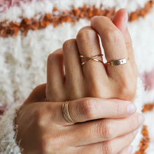 Load image into Gallery viewer, Crisscorss Ring