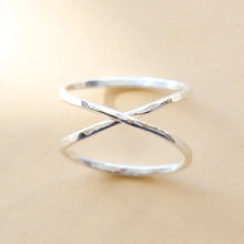 Load image into Gallery viewer, Crisscorss Ring