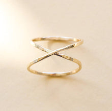 Load image into Gallery viewer, Crisscorss Ring