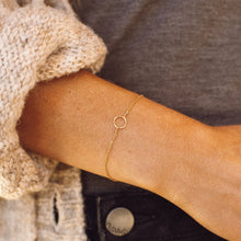 Load image into Gallery viewer, Simple Circle Bracelet